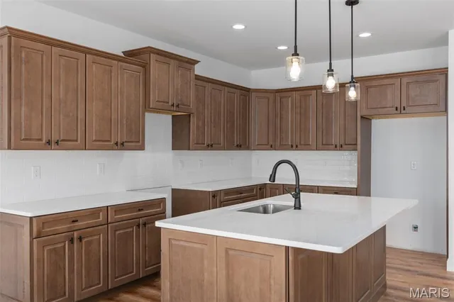 $549,000 | 1510 Kathleen Drive, Staunton, IL 62088