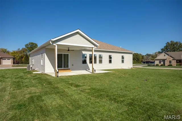 $549,000 | 1510 Kathleen Drive, Staunton, IL 62088