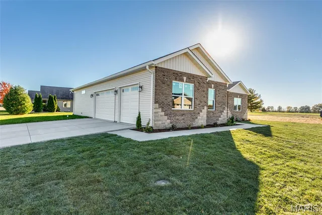 $549,000 | 1510 Kathleen Drive, Staunton, IL 62088