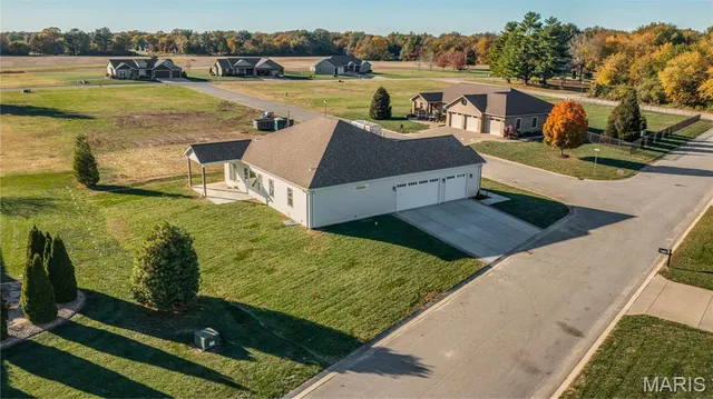 $549,000 | 1510 Kathleen Drive, Staunton, IL 62088