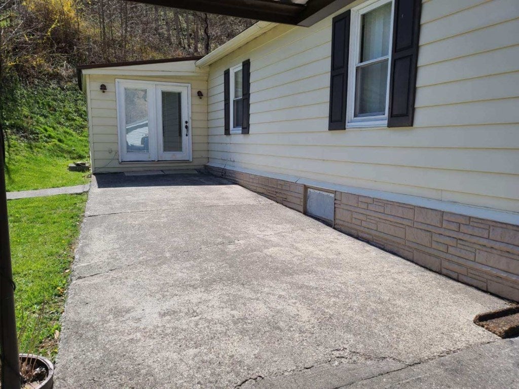 1070 Magic Road Vansant, VA 24656 - Photo 4 of 29 Gallery Image 4