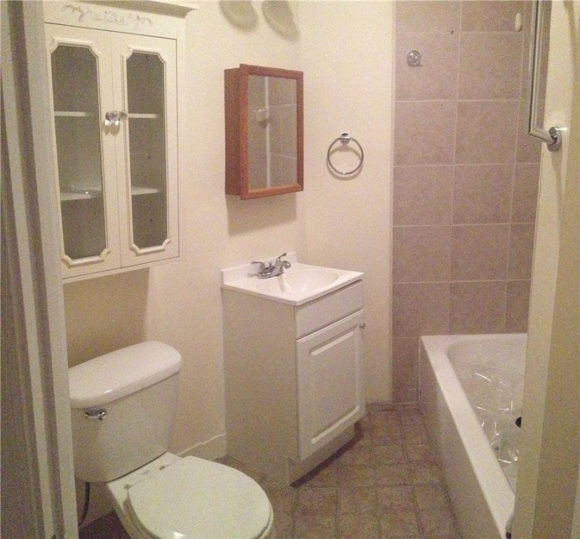 23 Bennett Street Woonsocket, RI 02895 - Photo 8 of 35 Gallery Image 8