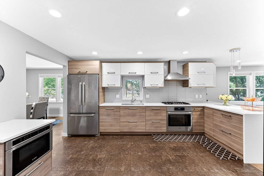 142 Edinboro Street, Unit 142 Newton, MA 02460 - Photo 6 of 40