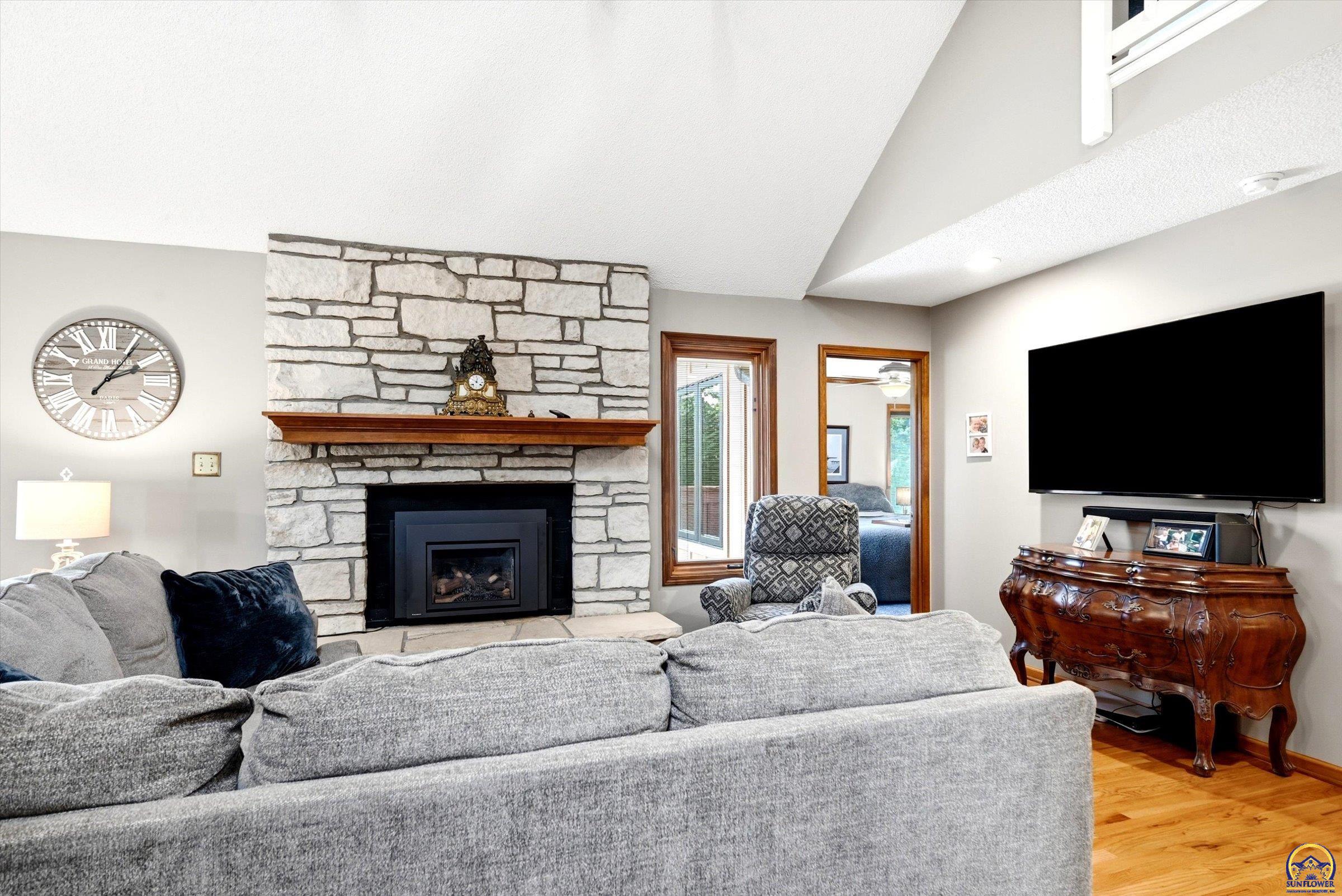 5641 Southwest Hawick Lane Topeka, KS 66614 - Photo 8 of 39