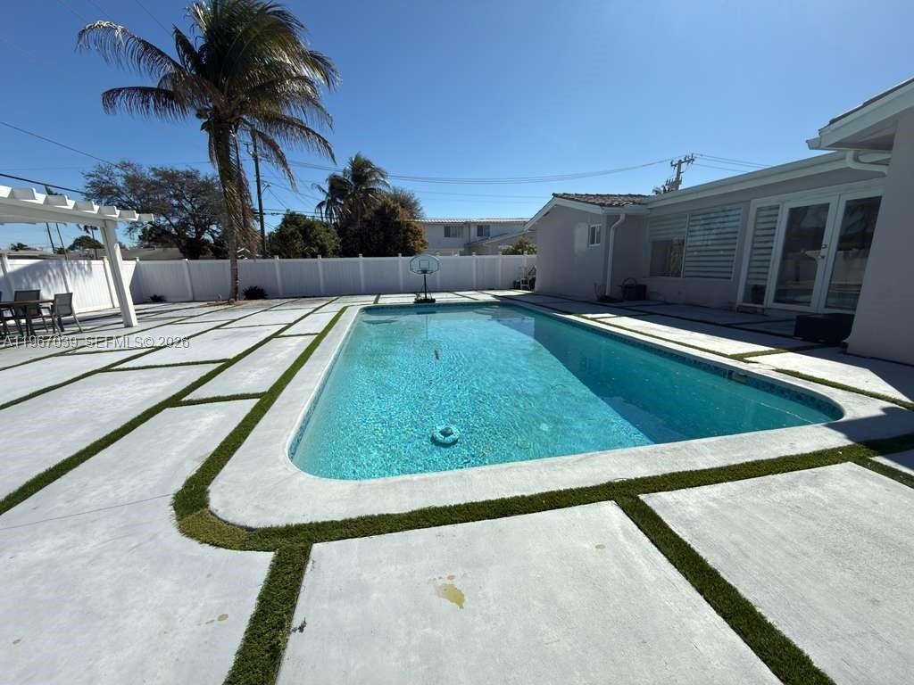 4801 West Park Road Hollywood, FL 33021 - Photo 28 of 30 a view of swimming pool