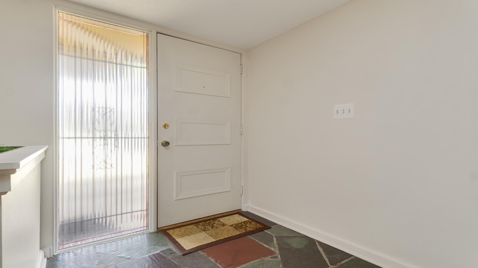 809 North Alpine Road Rockford, IL 61107 - Photo 4 of 48 an empty room with windows