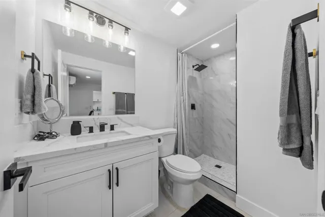 $800 | 1730 Vista Del Valle Boulevard, Unit 1 ROOM FOR RENT IN 3, El Cajon, CA 92019