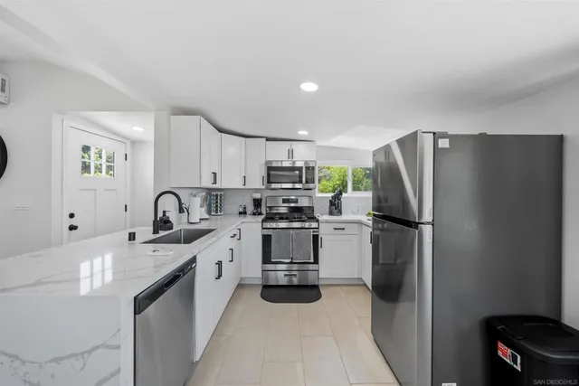 $800 | 1730 Vista Del Valle Boulevard, Unit 1 ROOM FOR RENT IN 3, El Cajon, CA 92019