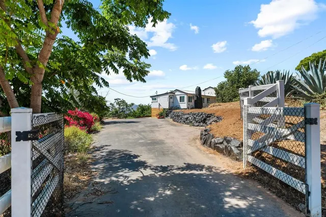 $800 | 1730 Vista Del Valle Boulevard, Unit 1 ROOM FOR RENT IN 3, El Cajon, CA 92019