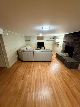 $3,300 | 137 Richard Avenue, Elmhurst, IL 60126