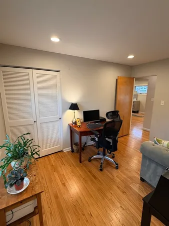 $3,300 | 137 Richard Avenue, Elmhurst, IL 60126