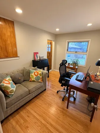 $3,300 | 137 Richard Avenue, Elmhurst, IL 60126