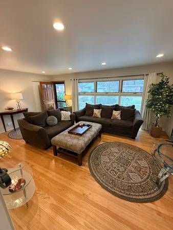 $3,300 | 137 Richard Avenue, Elmhurst, IL 60126