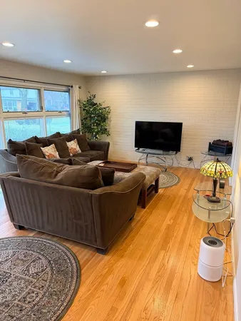 $3,300 | 137 Richard Avenue, Elmhurst, IL 60126