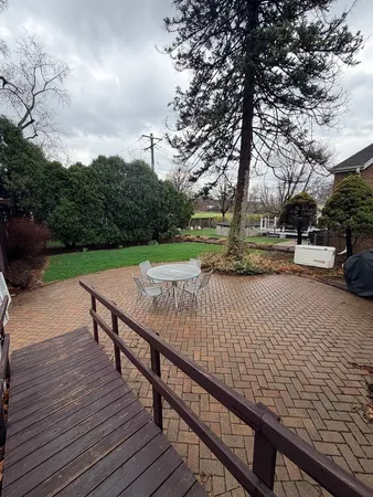 $3,300 | 137 Richard Avenue, Elmhurst, IL 60126