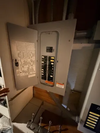 $3,300 | 137 Richard Avenue, Elmhurst, IL 60126