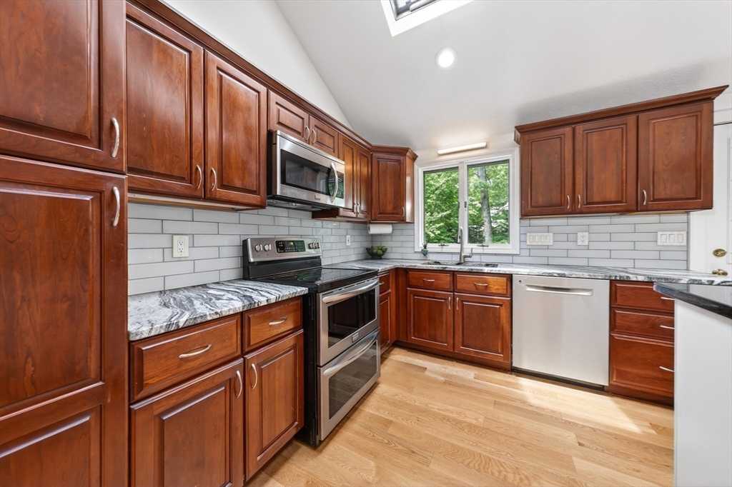 42 Willow Road Hanover, MA 02339 - Photo 11 of 38
