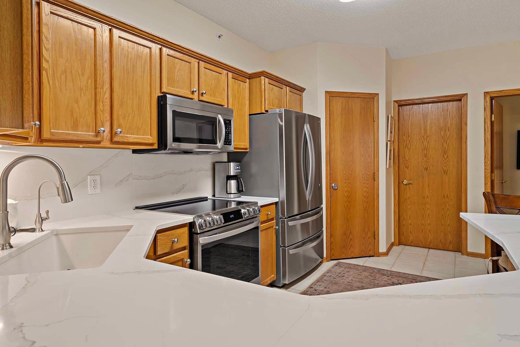 5985 Rowland Road, Unit 204 Minnetonka, MN 55343 - Photo 10 of 36