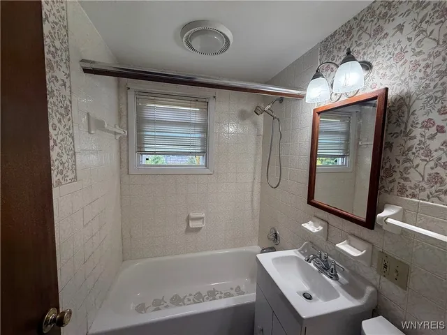 $1,600 | 246 Crisfield Avenue, Cheektowaga, NY 14206