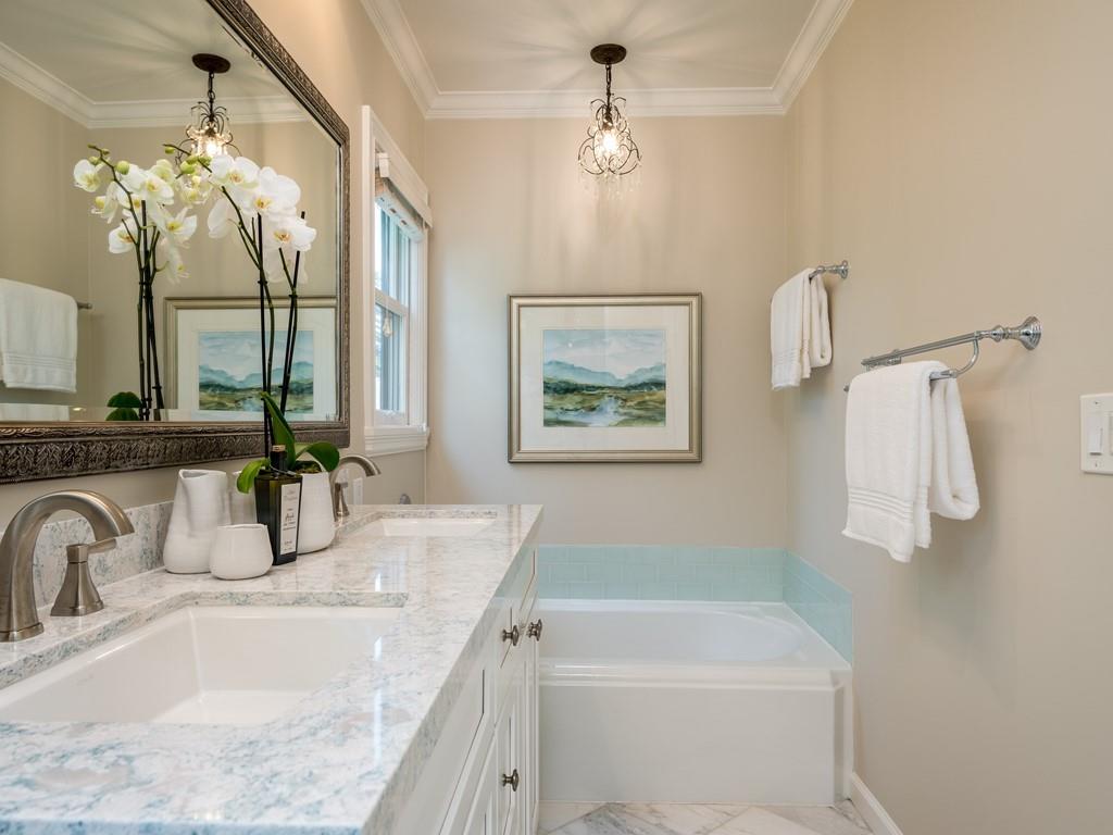 820 Crescent Avenue San Mateo, CA 94401 - Photo 15 of 27 a bathroom with a tub a sink and mirror