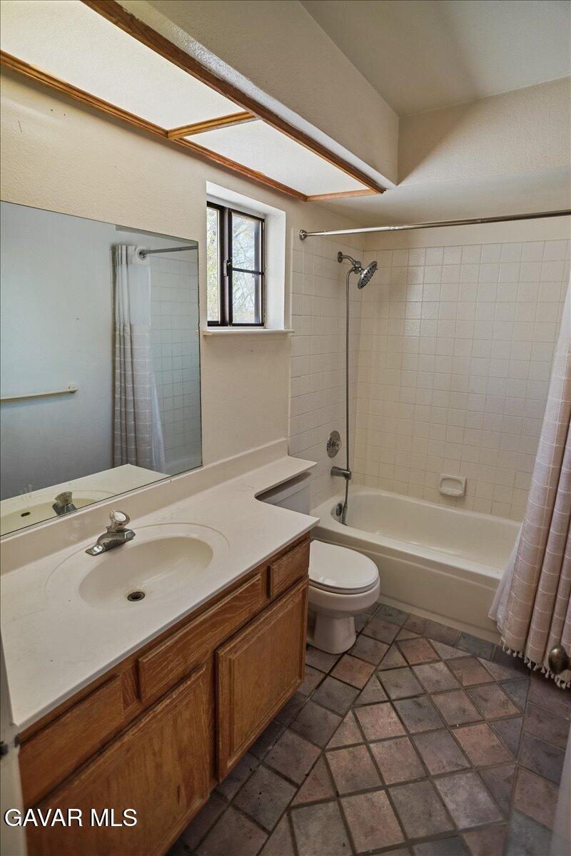 5101 Ruby Court Quartz Hill, CA 93536 - Photo 18 of 24 19-Bathroom 3
