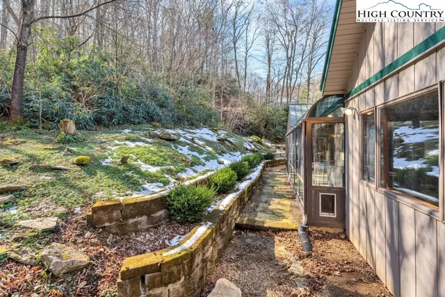 a view of a pathway with a yard