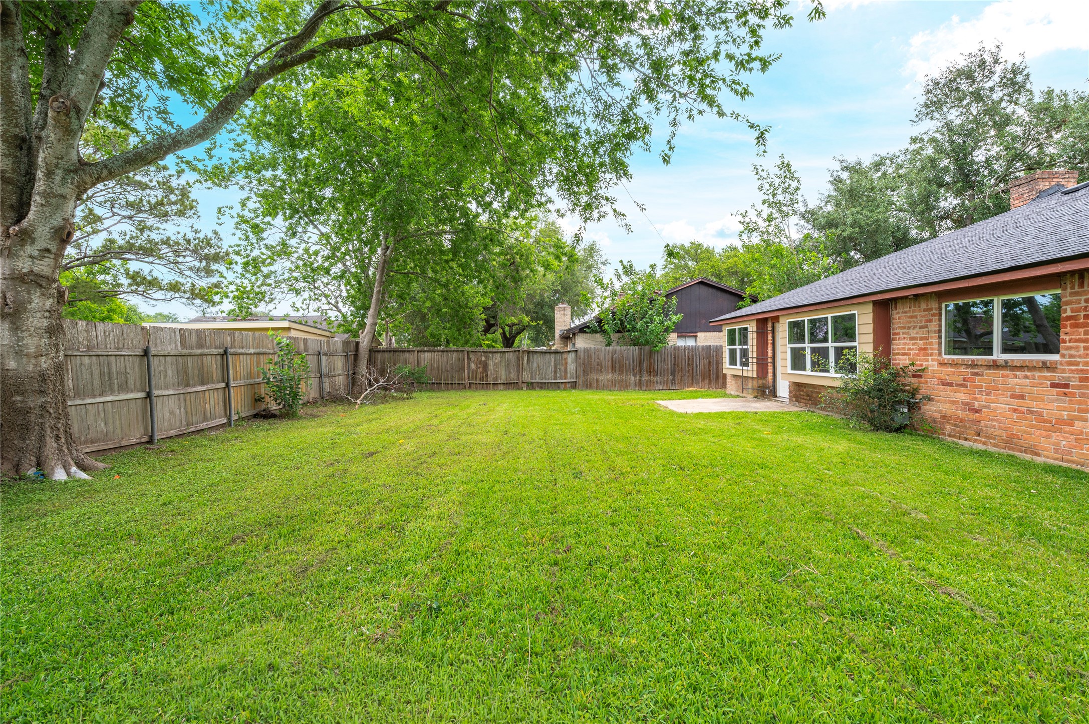 15050 Blueridge Road Missouri City, TX 77489 - Photo 25 of 30 a view of a house with backyard and a garden