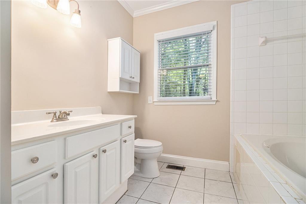 58 Poplar Circle Jasper, GA 30143 - Photo 19 of 31 a bathroom with a sink a toilet and tub