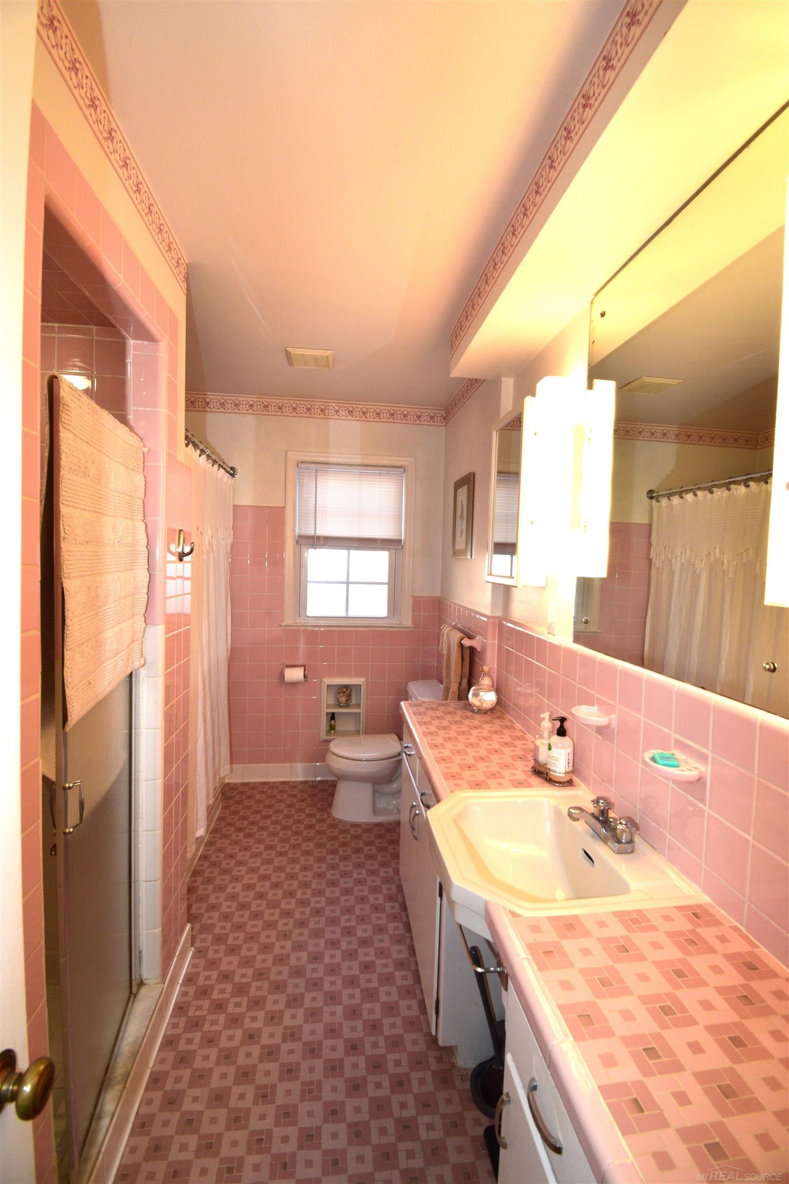 855 Harcourt Road Grosse Pointe, MI 48230 - Photo 37 of 68 50125193-36.JPG