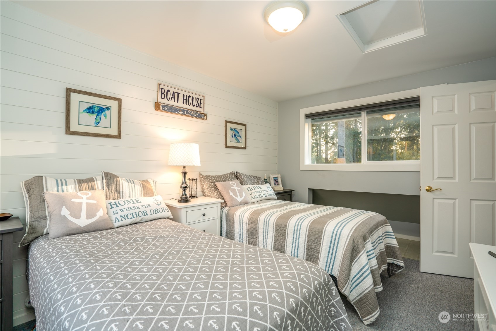 83-B Port Gardner Drive Hat Island, WA 98201 - Photo 5 of 33 a bedroom with two beds and a window