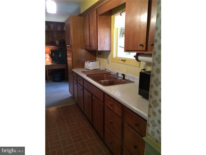 512 Twinbrook Road Perkasie, PA 18944 - Photo 4 of 17 Kitchen