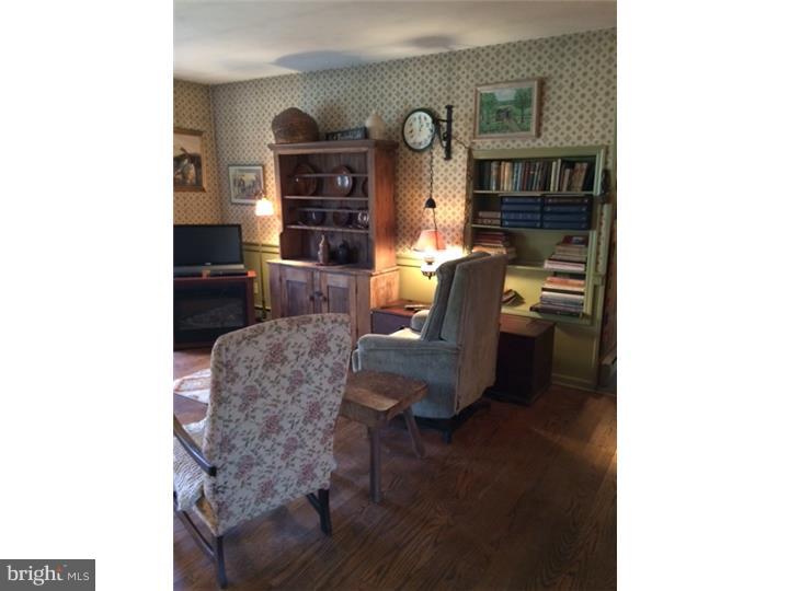 512 Twinbrook Road Perkasie, PA 18944 - Photo 6 of 17 Living Room