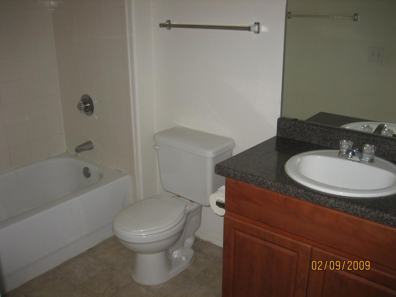 911 East Camelback Road, Unit 13 Phoenix, AZ 85014 - Photo 5 of 8 bath