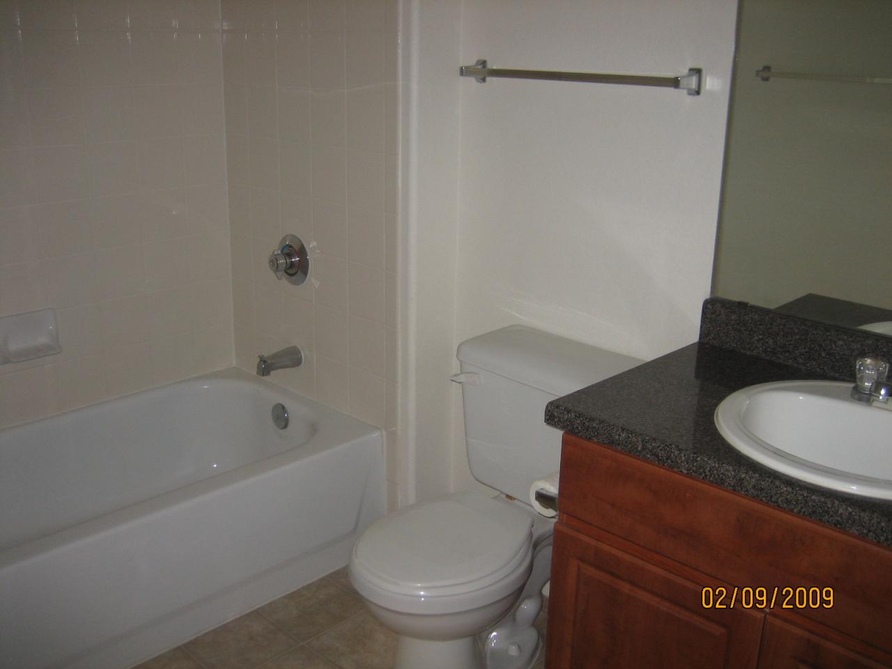 911 East Camelback Road, Unit 13 Phoenix, AZ 85014 - Photo 7 of 8 bath