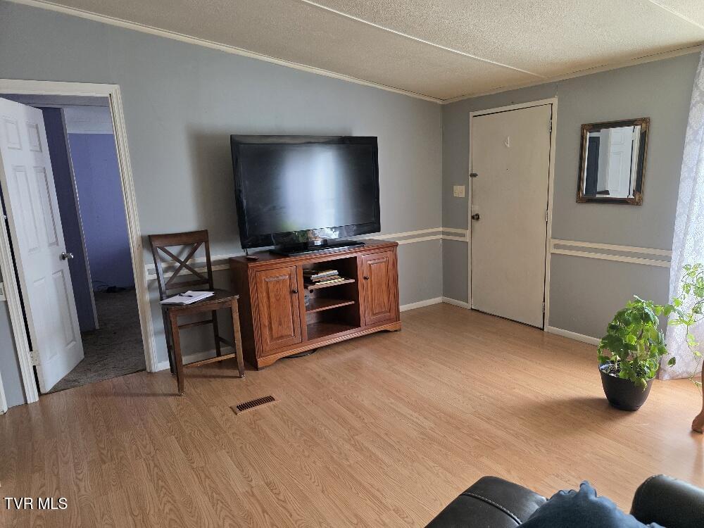 549 Peoples Road Bristol, TN 37620 - Photo 4 of 15 20260318_132515_resized