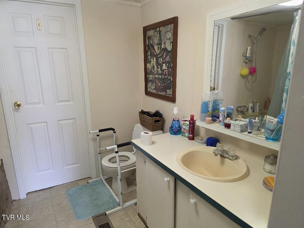 549 Peoples Road Bristol, TN 37620 - Photo 5 of 15 20260318_132639_resized