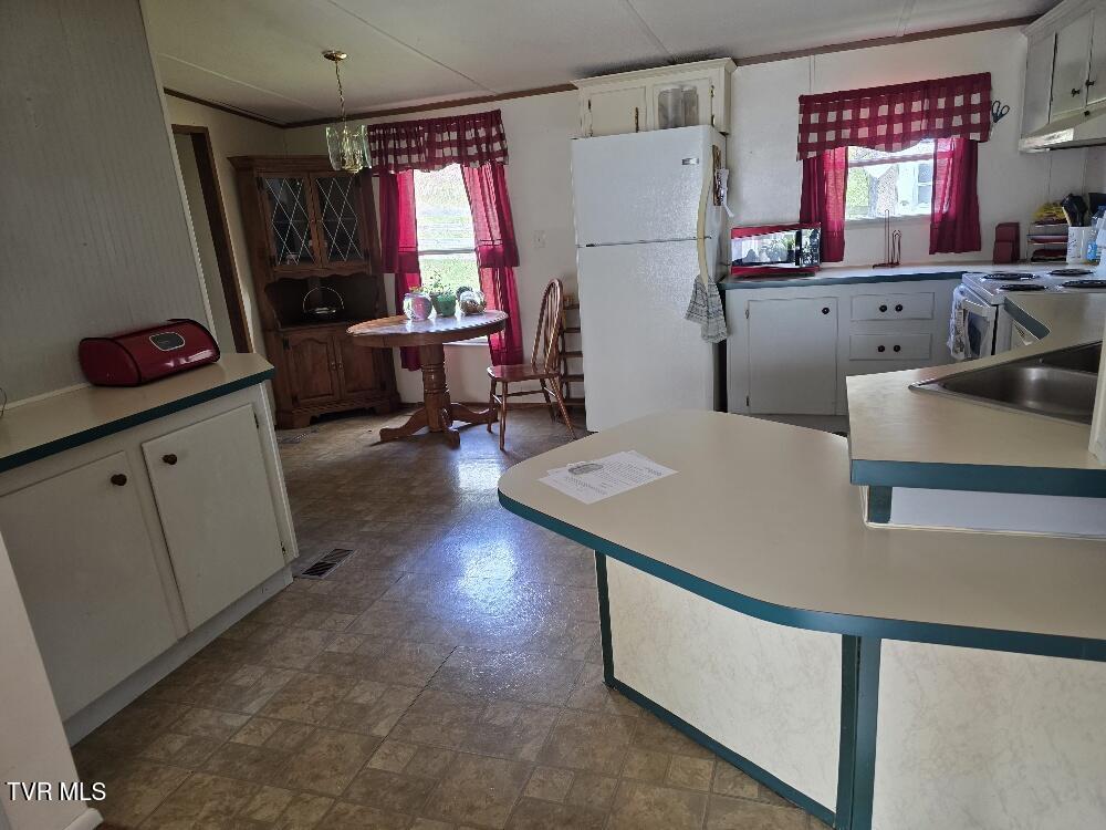 549 Peoples Road Bristol, TN 37620 - Photo 8 of 15 20260318_132459_resized