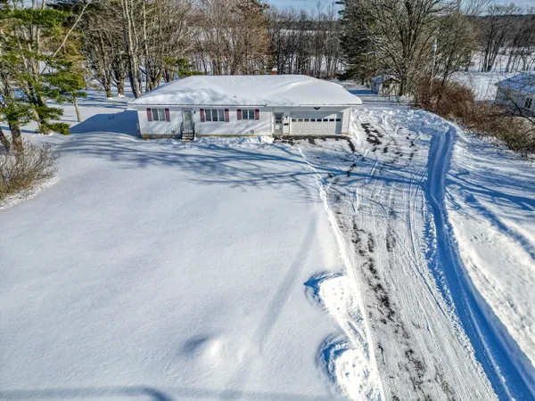 $355,000 | 158 Pleasant Street, Clinton, ME 04927