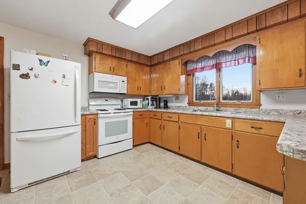 $355,000 | 158 Pleasant Street, Clinton, ME 04927