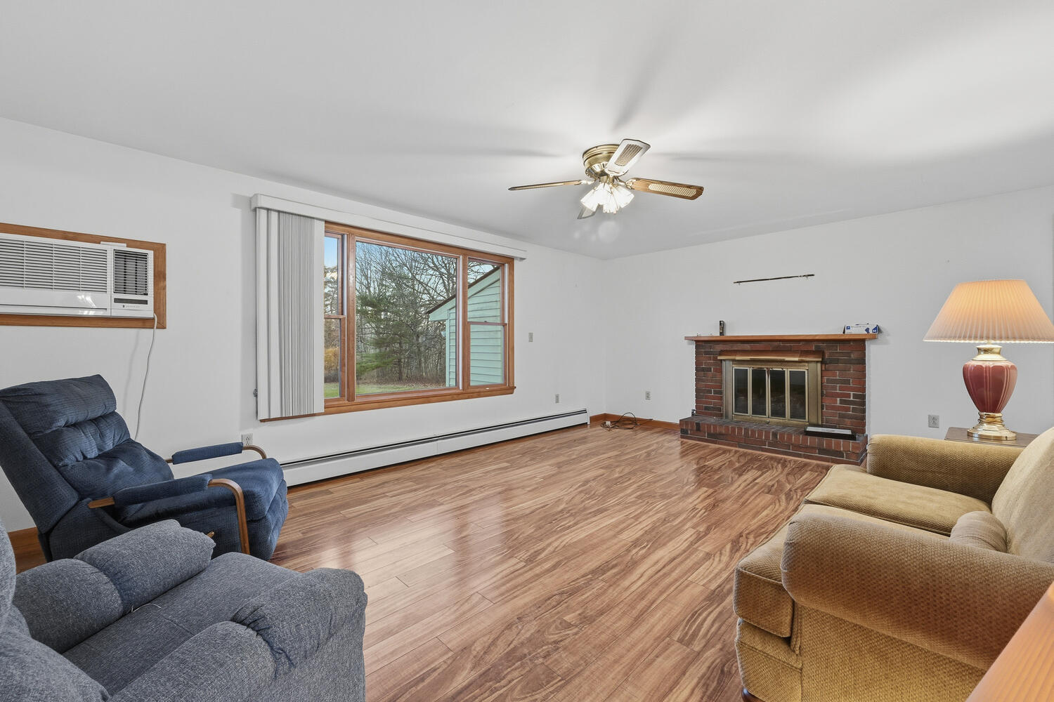 158 Pleasant Street Clinton, ME 04927 - Photo 15 of 55 158 Pleasant St Clinton-large-030-022-gr