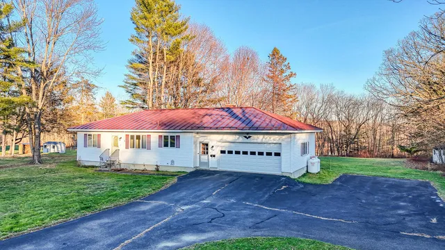 $350,000 | 158 Pleasant Street, Clinton, ME 04927