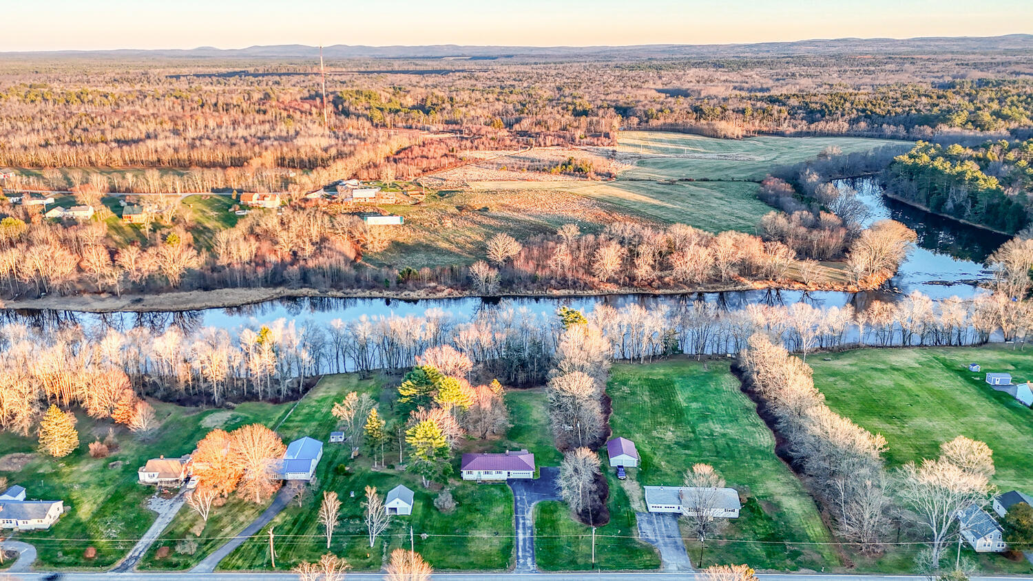 158 Pleasant Street Clinton, ME 04927 - Photo 32 of 55 158 Pleasant St Clinton-large-009-008-ae