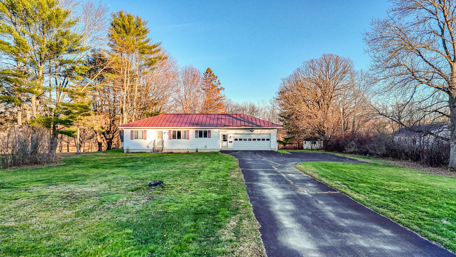 158 Pleasant Street Clinton, ME 04927 - Photo 4 of 55 158 Pleasant St Clinton-large-002-002-ae