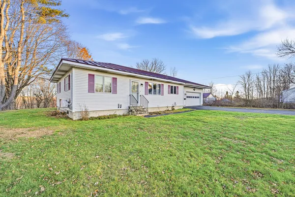 $355,000 | 158 Pleasant Street, Clinton, ME 04927