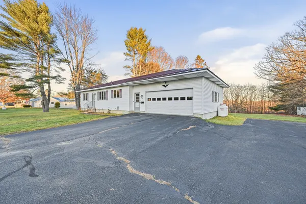 $355,000 | 158 Pleasant Street, Clinton, ME 04927