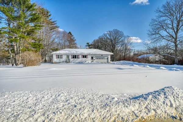 $355,000 | 158 Pleasant Street, Clinton, ME 04927