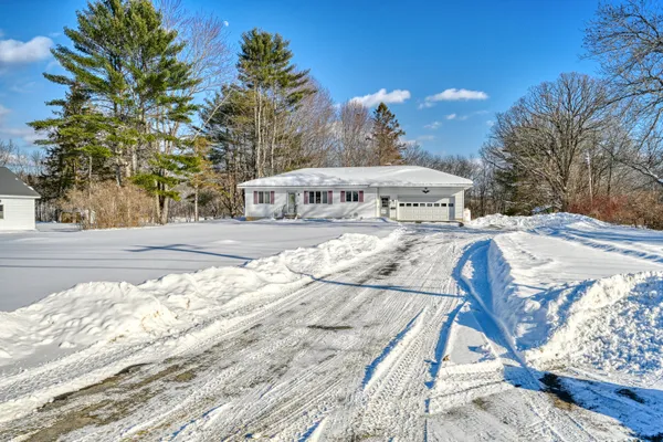 $355,000 | 158 Pleasant Street, Clinton, ME 04927