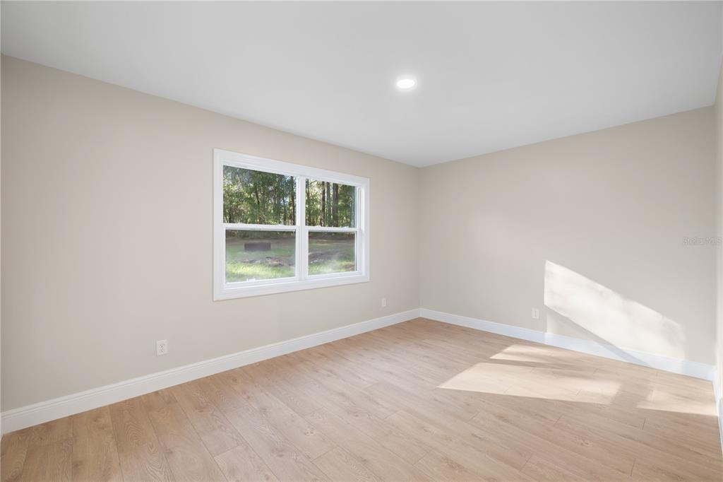 20045 Southwest 88th Place Road Dunnellon, FL 34431 - Photo 15 of 53 an empty room with a window