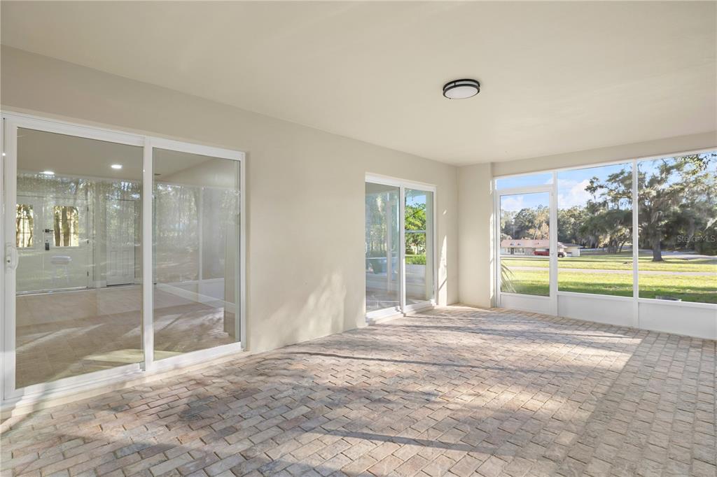20045 Southwest 88th Place Road Dunnellon, FL 34431 - Photo 18 of 53 a view of a bathtub & in a room