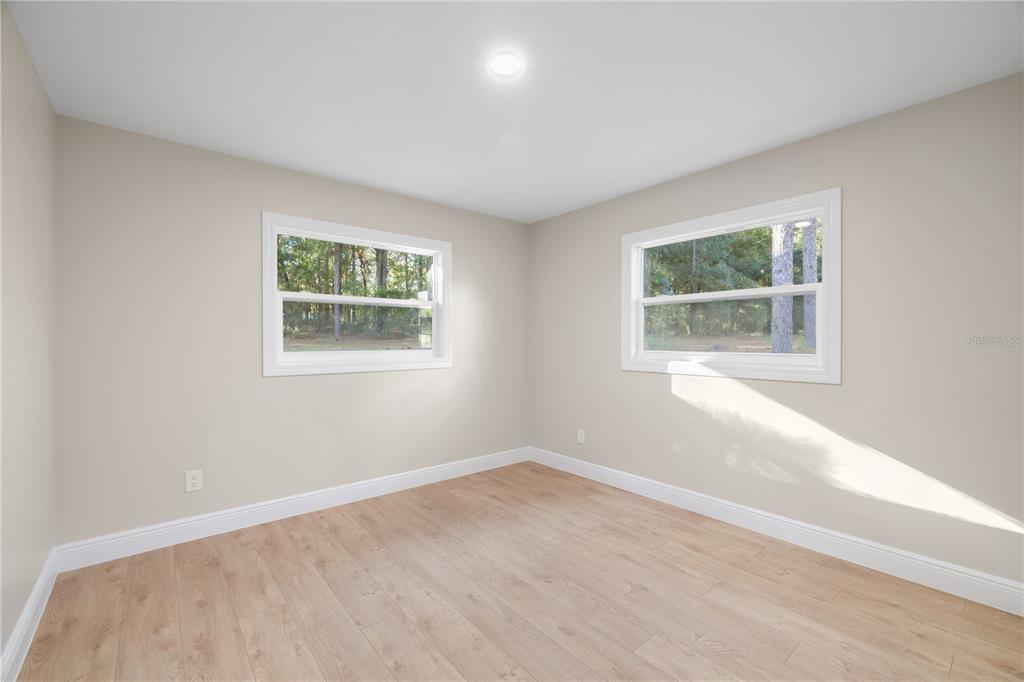 20045 Southwest 88th Place Road Dunnellon, FL 34431 - Photo 29 of 53 an empty room with windows